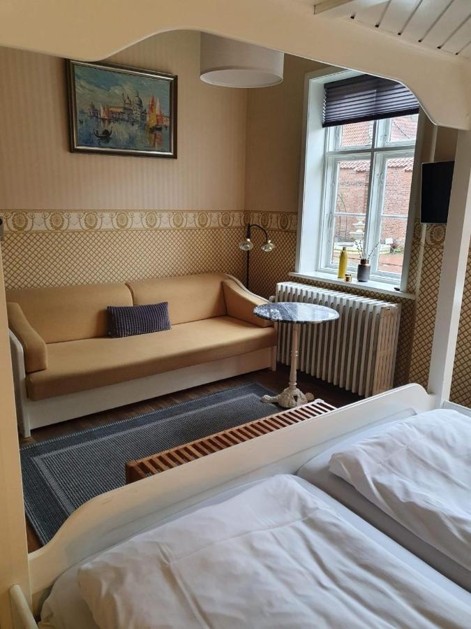 Den Gamle Arrest Bed & Breakfast Ribe Exterior photo